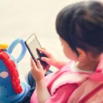از چه سنی برای کودکان موبایل بگیریم؟