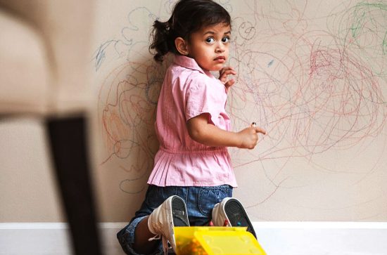 چگونه دروغگویی کودک را اصلاح کنیم؟